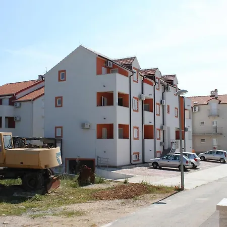 With A Parking Space - 6183