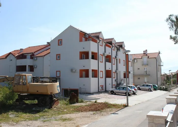 With A Parking Space - 6183